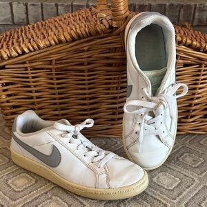Vintage Nike White & Gray Court Majestic size 8